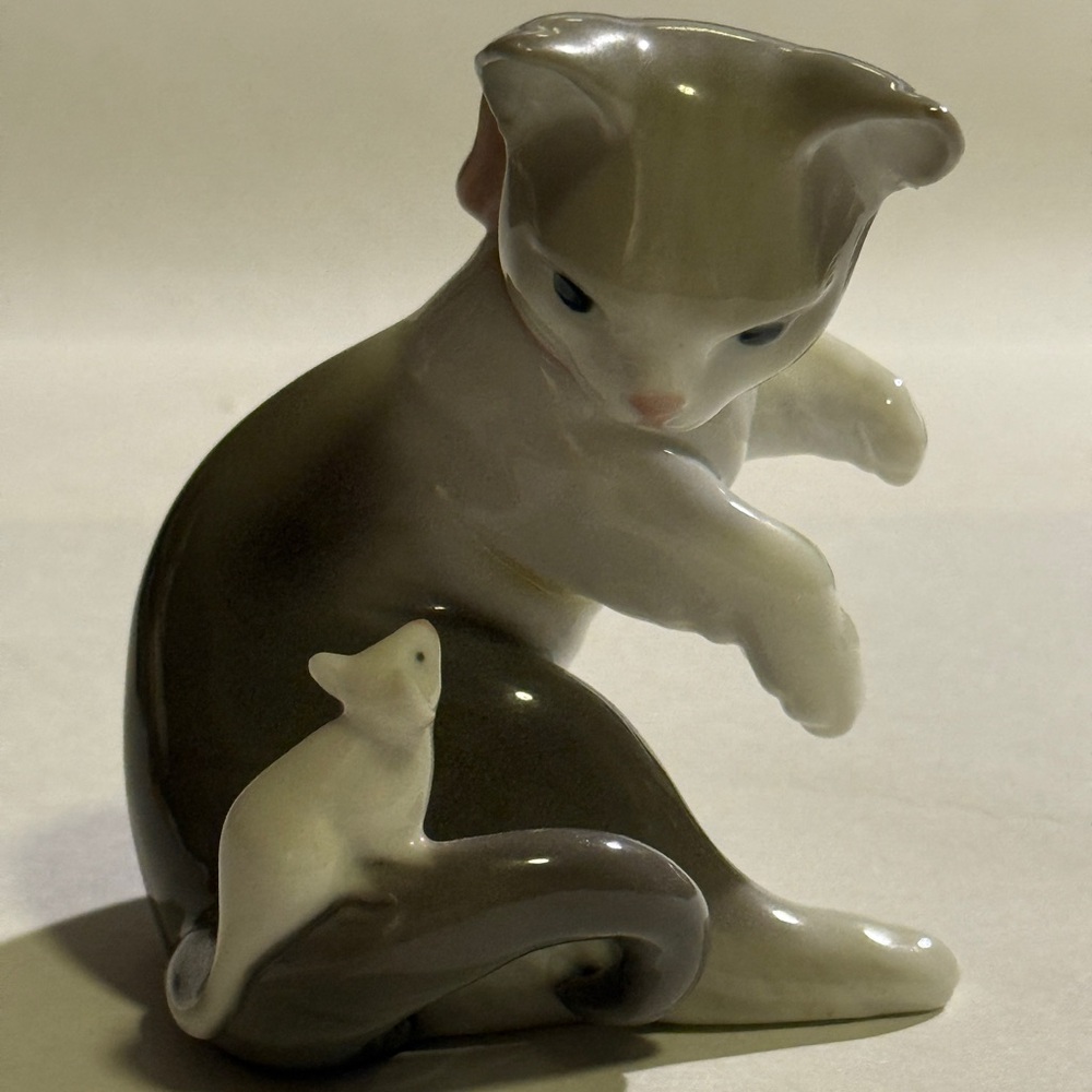 Lladro Cat & Mouse Collectible Figurine Porcelain